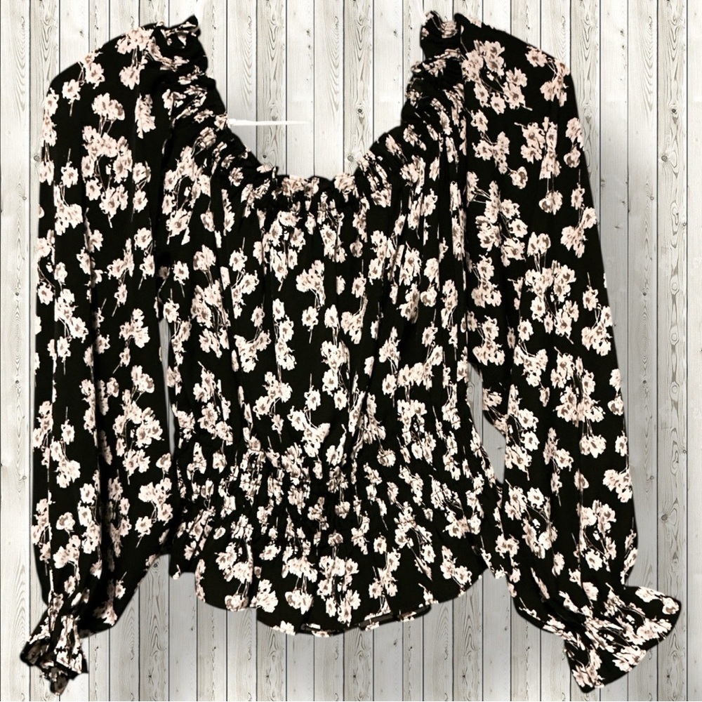 🌼She + Sky Black Smocked Floral Crop Top - Picture 2 of 4